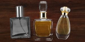 Perfumes Amadeirados ideais para o outono 2025