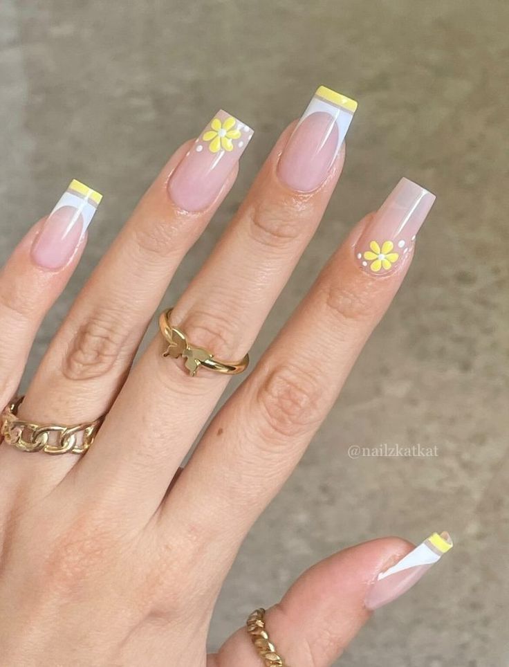 unhas francesinhas amarelas