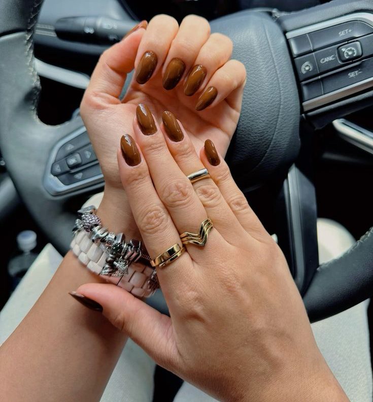 cores de unhas outono marrom conhaque