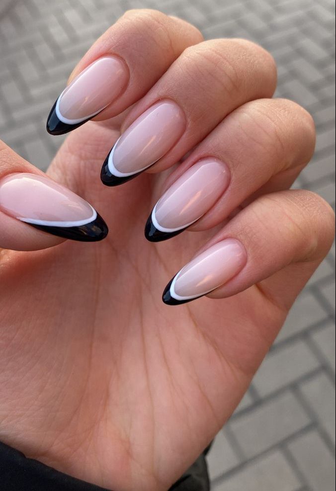 unha nude com francesinha preta e borda branca