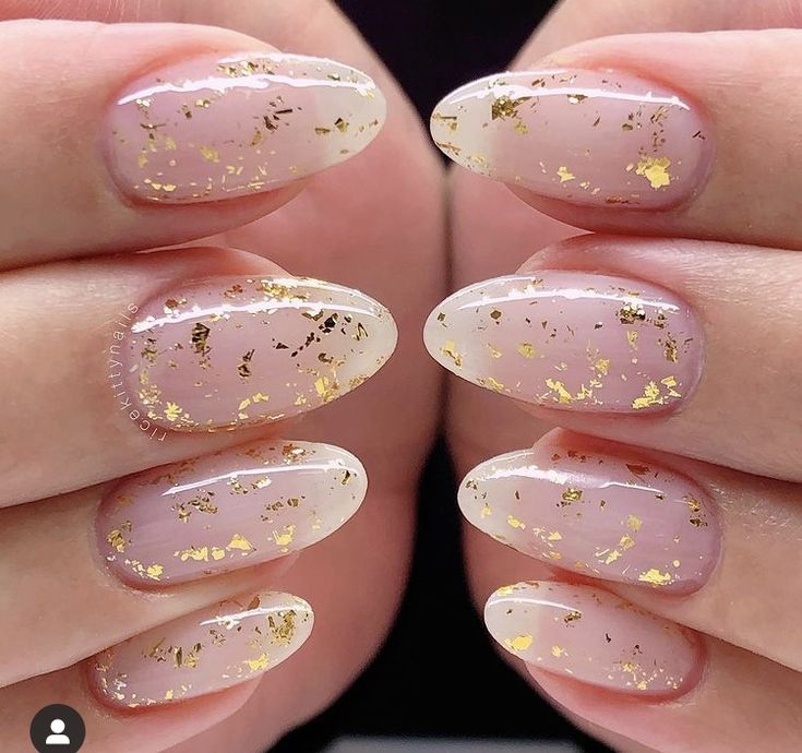 unhas encapsuladas folhas de ouro