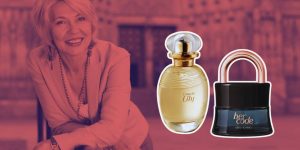 Montagem com uma mulher de cerca de 50 anos e frascos de dois perfumes femininos do Boticário