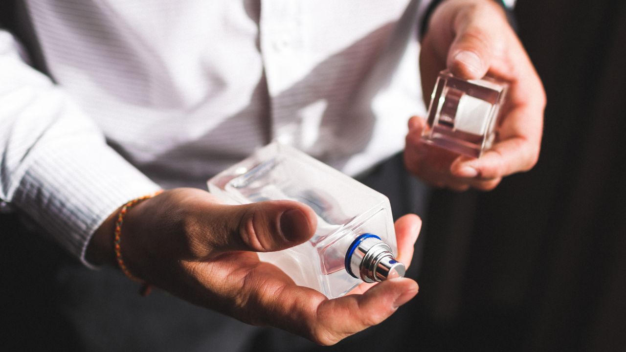 Segundo especialistas, estes 7 perfumes são essenciais para todo homem em 2025